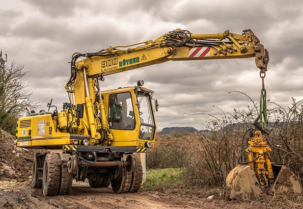 推土机性能比较及价格分析